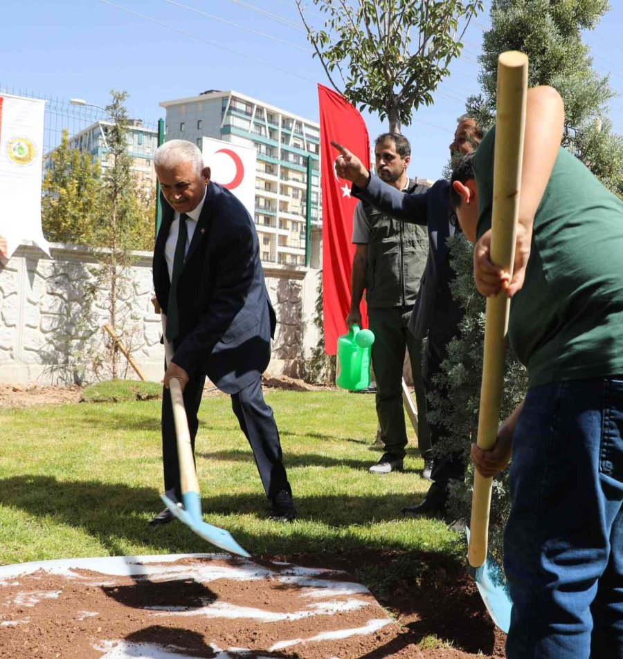 Binali Yıldırım: “masalar Kuruluyor, Masalar Dağılıyor Ama Biz Her Gün Yeni Bir Hizmeti Paylaşmanın Gururunu Yaşıyoruz”