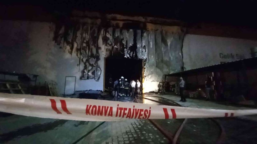 Plastik Malzeme Üreten İş Yerinde Korkutan Yangın