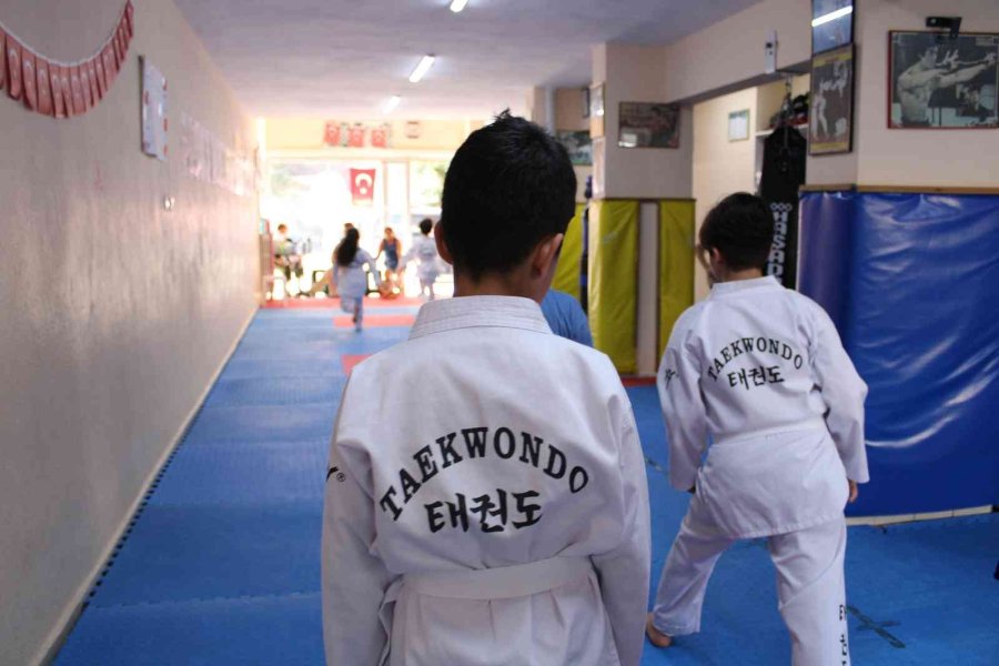 Tekvando 7. Dan Derecesine Sahip Olan Teknik Direktör Şahin’in Başarılı Hikayesi İlgi Çekiyor