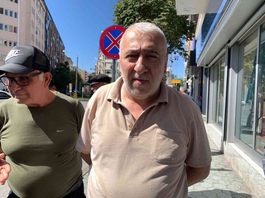 Vatandaşlar Sosyal Konut Başvurusu İçin Banka Önlerinde Heyecanla Beklemeye Başladı