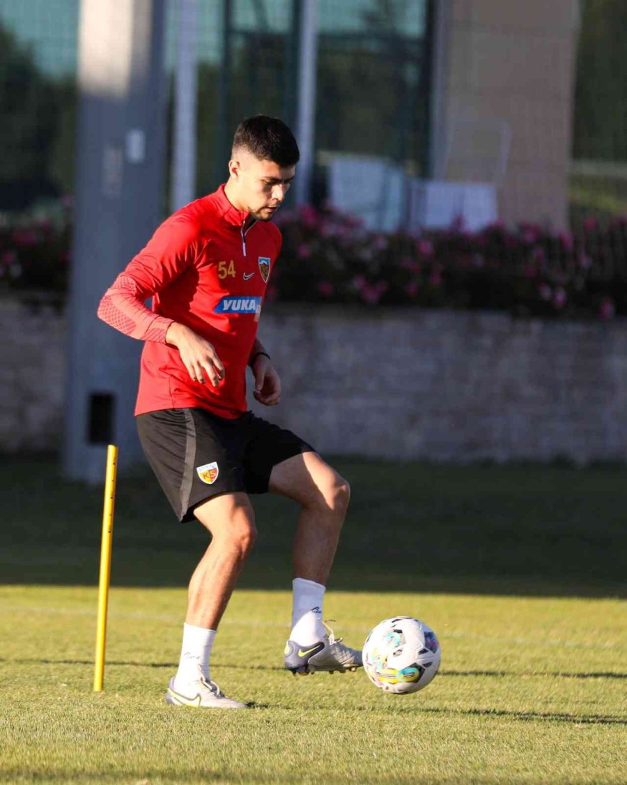 Kayserispor’da 3 Futbolcu Milli Takımlara Davet Edildi