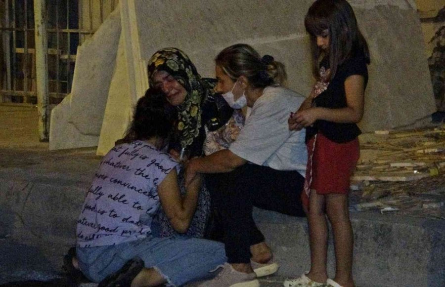 Kayıp Gencin Kanalizasyonda Elektik Akımına Kapıldığı İhbarı Ekipleri Alarma Geçirdi