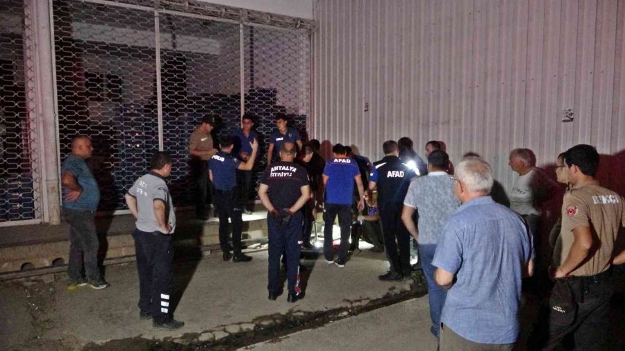 Kayıp Gencin Kanalizasyonda Elektik Akımına Kapıldığı İhbarı Ekipleri Alarma Geçirdi