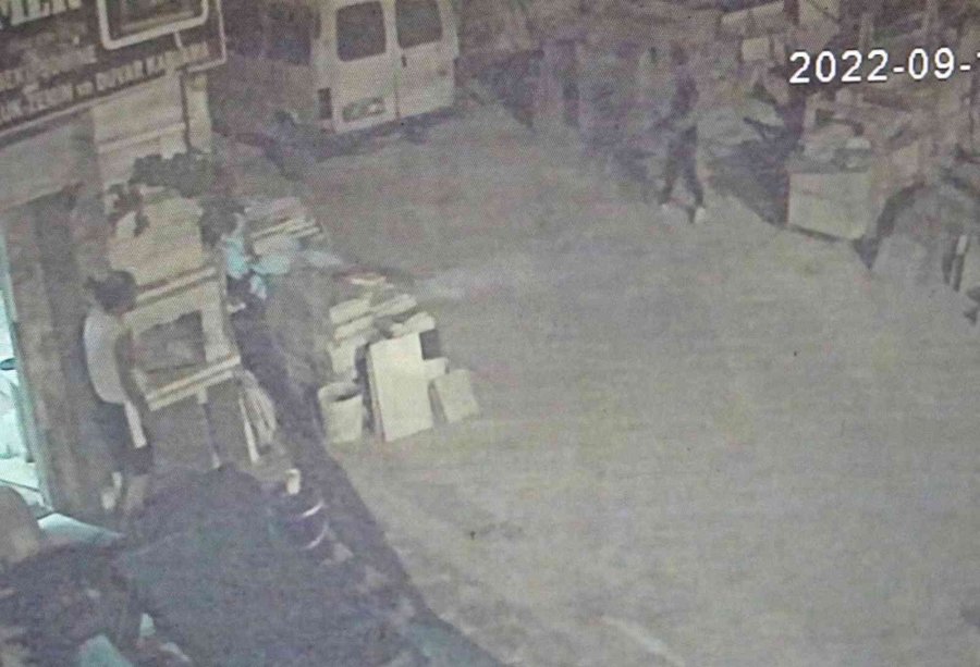 Antalya’da Akıl Almaz Olay, Tartıştığı Arkadaşına Sinirlenip Aynı İsmi Taşıyan Köpeği Vurdu