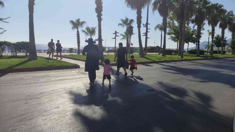 Motosikletin Çarptığı Hamile Anne Ve Karnındaki İkiz Bebekler Hayatını Kaybetti