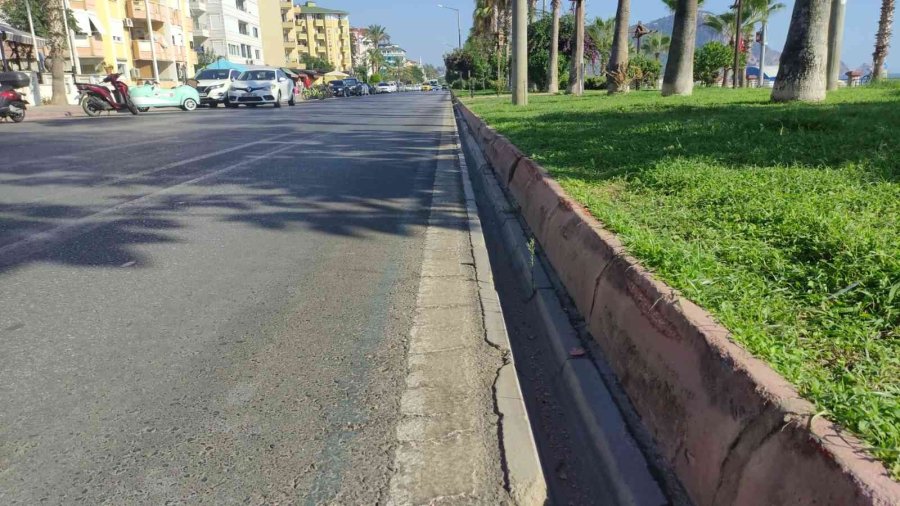 Motosikletin Çarptığı Hamile Anne Ve Karnındaki İkiz Bebekler Hayatını Kaybetti