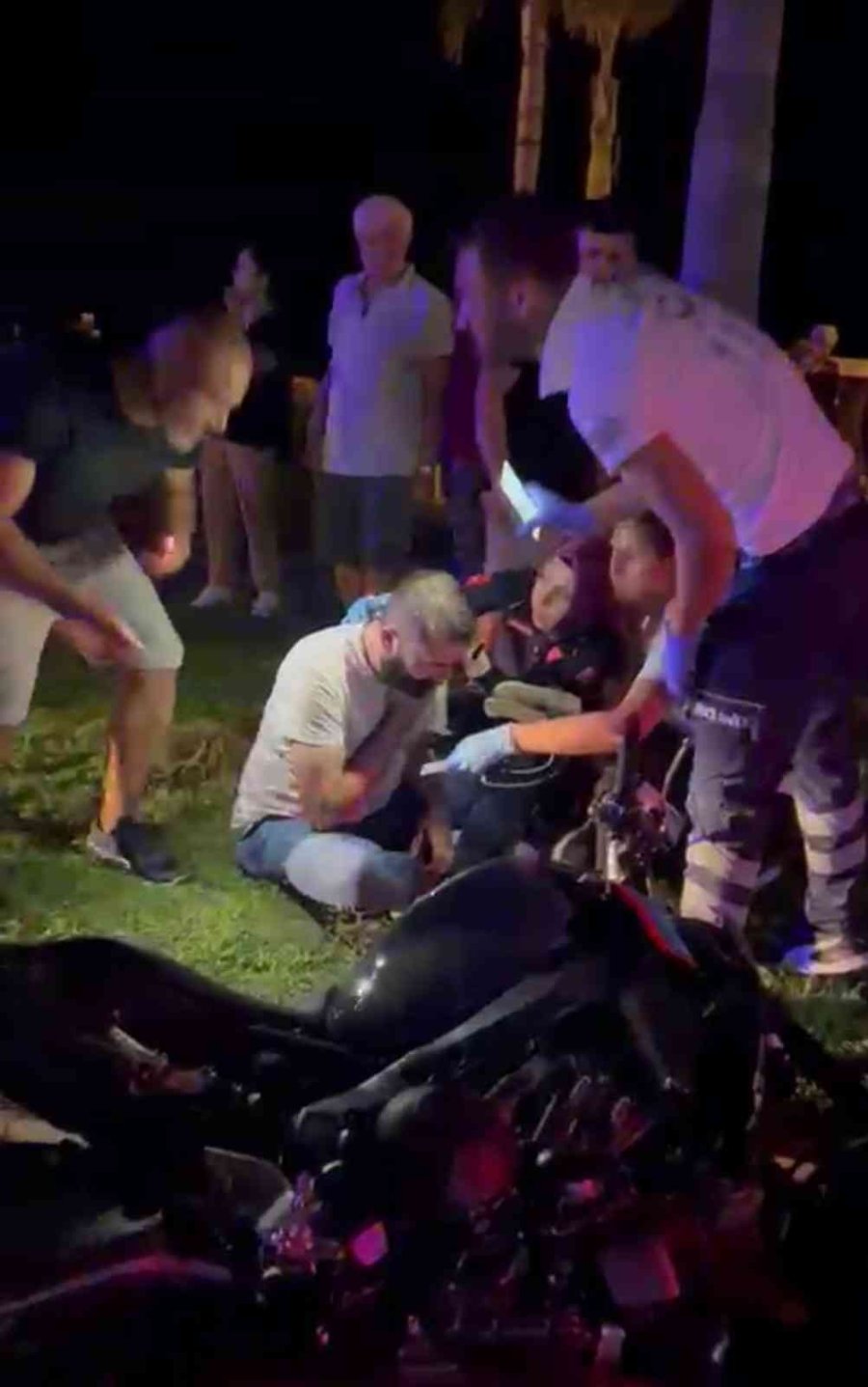 Motosikletin Çarptığı Hamile Anne Ve Karnındaki İkiz Bebekler Hayatını Kaybetti