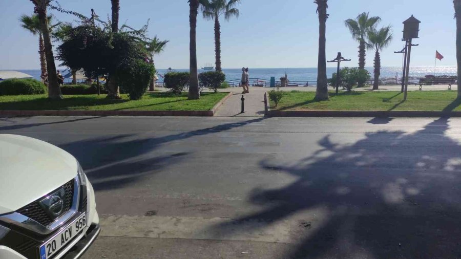 Motosikletin Çarptığı Hamile Anne Ve Karnındaki İkiz Bebekler Hayatını Kaybetti