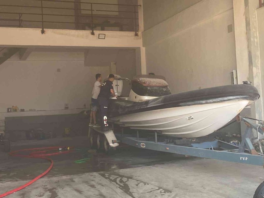 Tekne Bakımı Yapılan Depoda Yangın Çıktı: 1 Yaralı