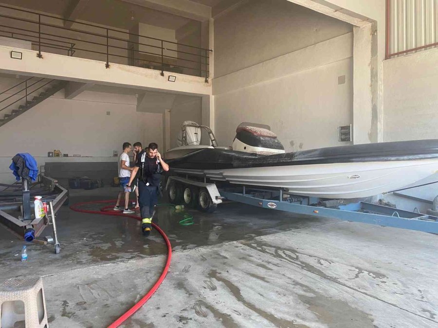 Tekne Bakımı Yapılan Depoda Yangın Çıktı: 1 Yaralı