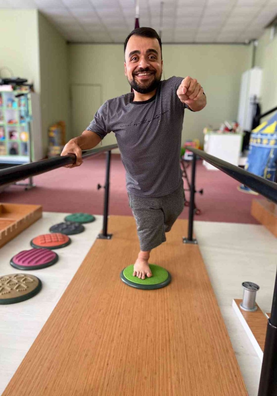 Cam Kemik Hastalarına Rol Model Olmak İstiyor