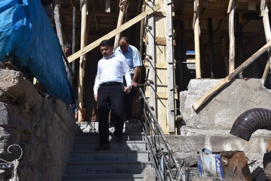 Develi Kaymakamı Tunç, Evi Yanan Aileyi Ziyaret Etti