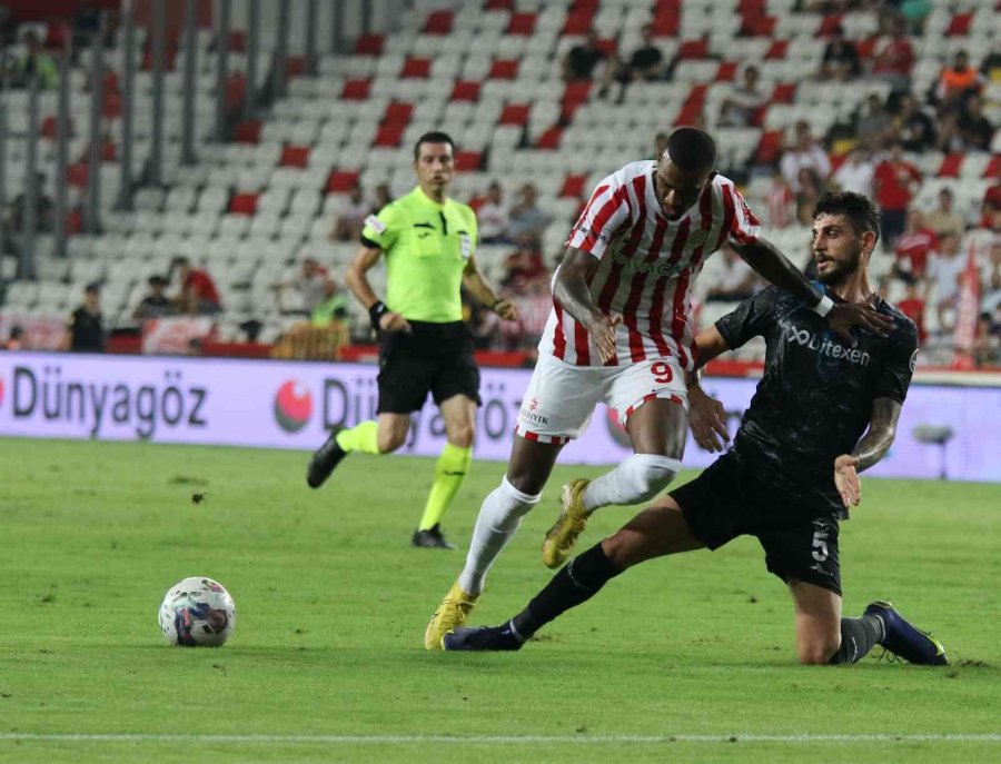 Spor Toto Süper Lig: Ft Antalyaspor: 0 - Adana Demirspor: 1 (ilk Yarı)
