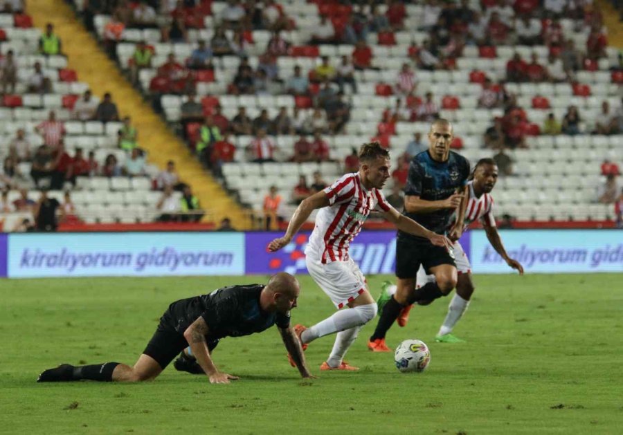 Spor Toto Süper Lig: Ft Antalyaspor: 0 - Adana Demirspor: 1 (ilk Yarı)