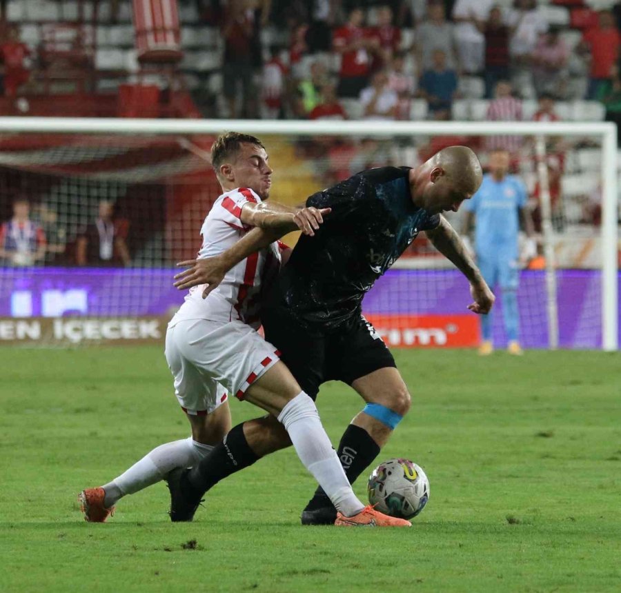 Spor Toto Süper Lig: Ft Antalyaspor: 0 - Adana Demirspor: 1 (ilk Yarı)