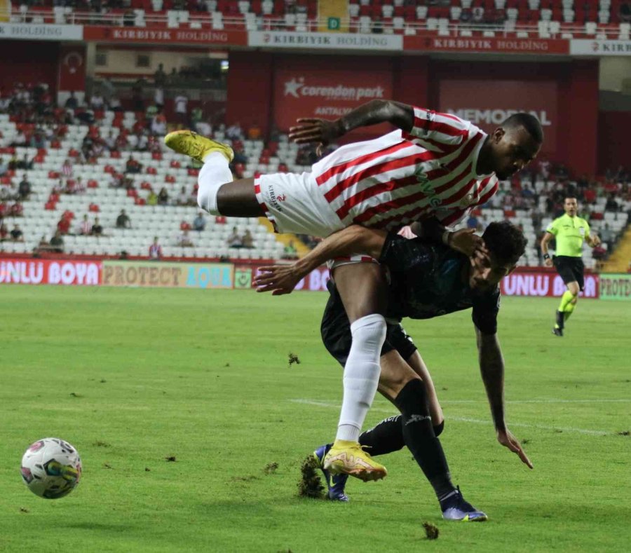 Spor Toto Süper Lig: Ft Antalyaspor: 0 - Adana Demirspor: 1 (ilk Yarı)