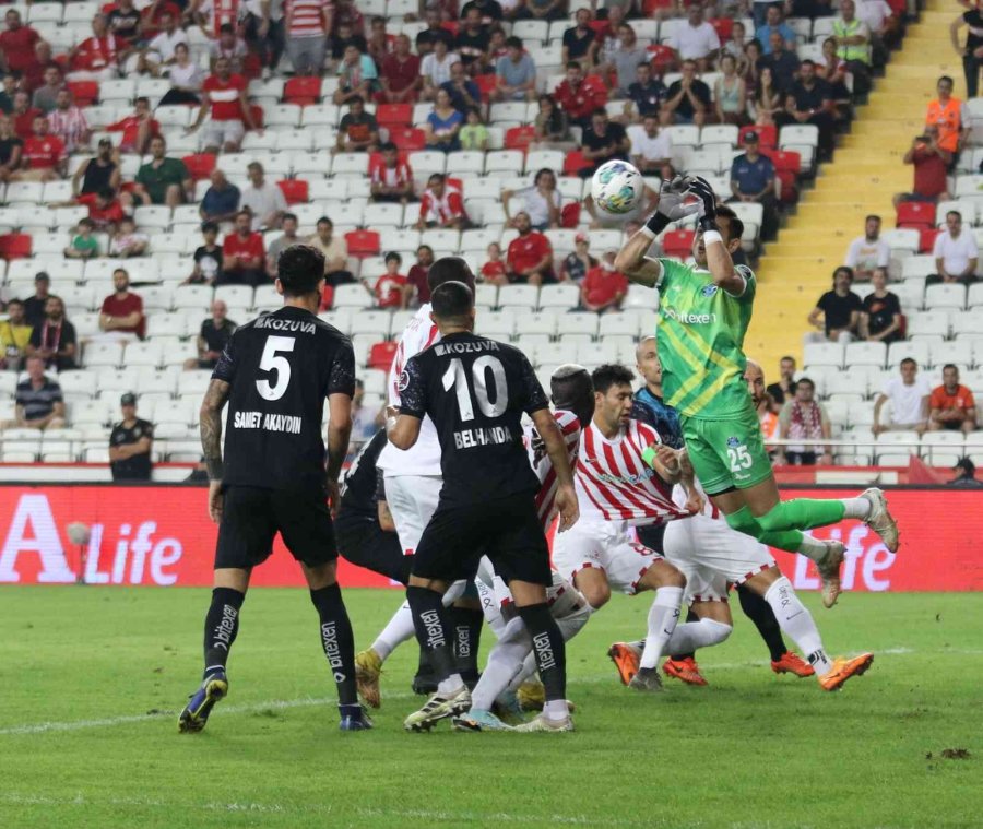 Spor Toto Süper Lig: Ft Antalyaspor: 0 - Adana Demirspor: 1 (ilk Yarı)