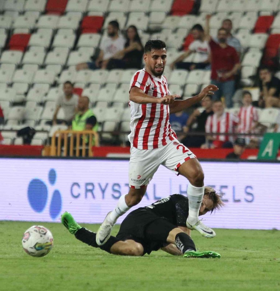 Spor Toto Süper Lig: Ft Antalyaspor: 0 - Adana Demirspor: 1 (ilk Yarı)