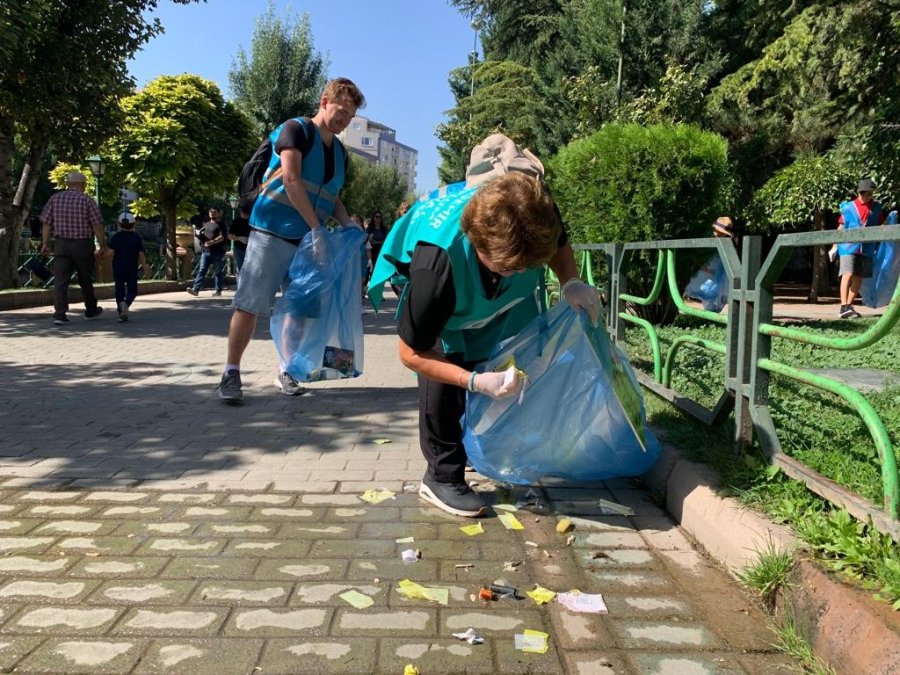 Başkan Ataç, Vatandaşlar Birlikte Çöp Topladı