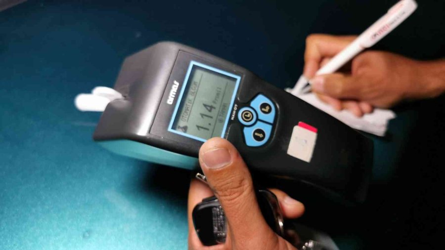 Polisin Alkollü Sürücü İle İmtihanı: Alkolmetreyi Üflemek İstemedi, Cezayı Duyunca İkna Oldu