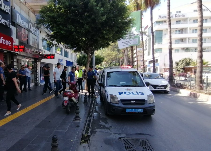 5 Katlı Apartmanın Çatısına Çıkan Genç, Yürekleri Ağza Getirdi