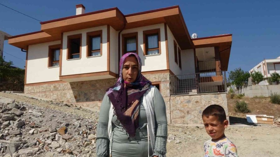 Manavgatlı Yangın Zedeler: "biz Devletimize Ve Toki’ye Güvendik, Şimdi Evimizde Oturuyoruz. Herkes Güvensin"