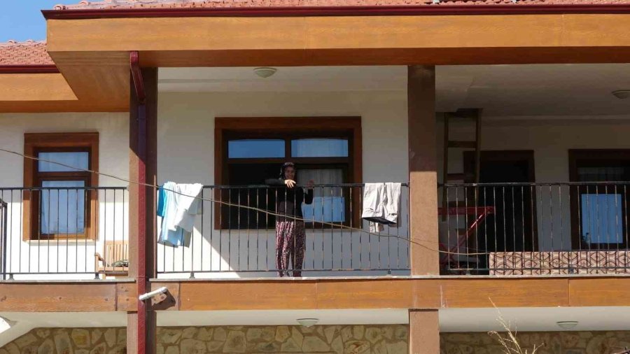 Manavgatlı Yangın Zedeler: "biz Devletimize Ve Toki’ye Güvendik, Şimdi Evimizde Oturuyoruz. Herkes Güvensin"