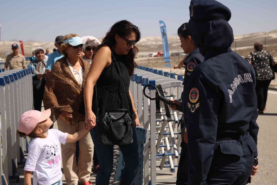 Sivrihisar Hava Gösterileri’nde Jandarma Adeta Kuş Uçurtmadı