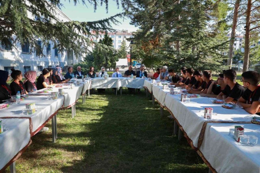 Zeka Küpleri Matematik Kampı Öğrencileri Sertifikalarını Aldı