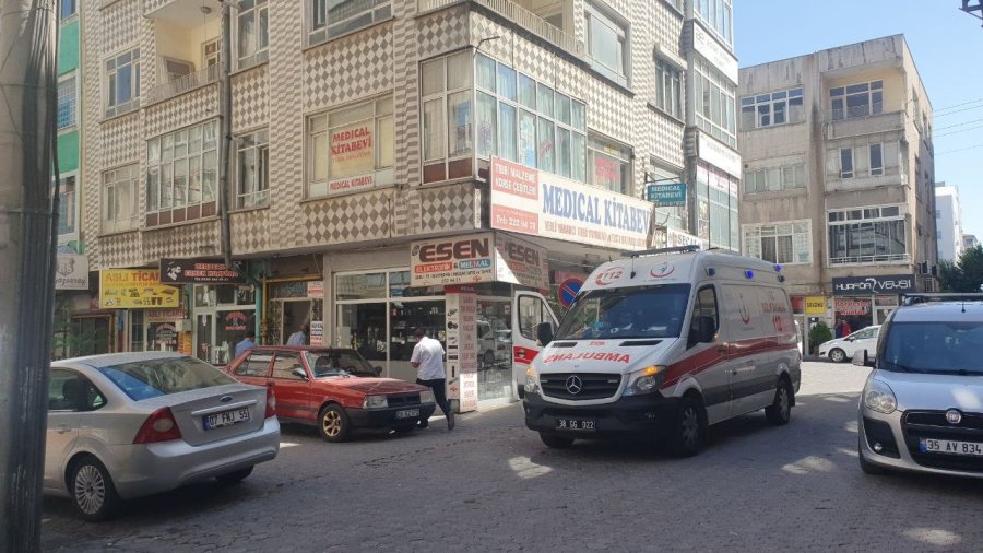 Evinde Asılı Halde Bulundu