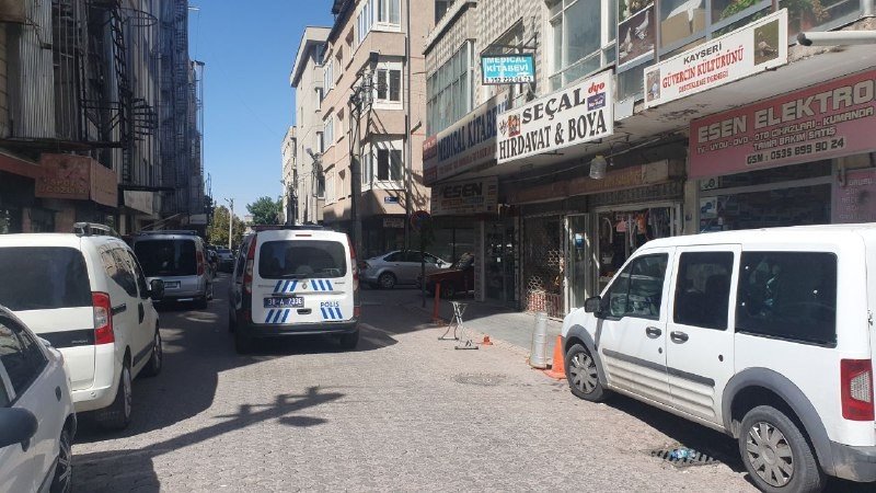 Evinde Asılı Halde Bulundu