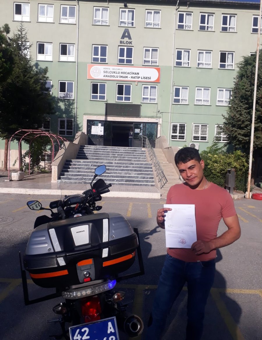 Kpss’ye Geç Kalan Öğrencilerin İmdadına Polis Yetişti