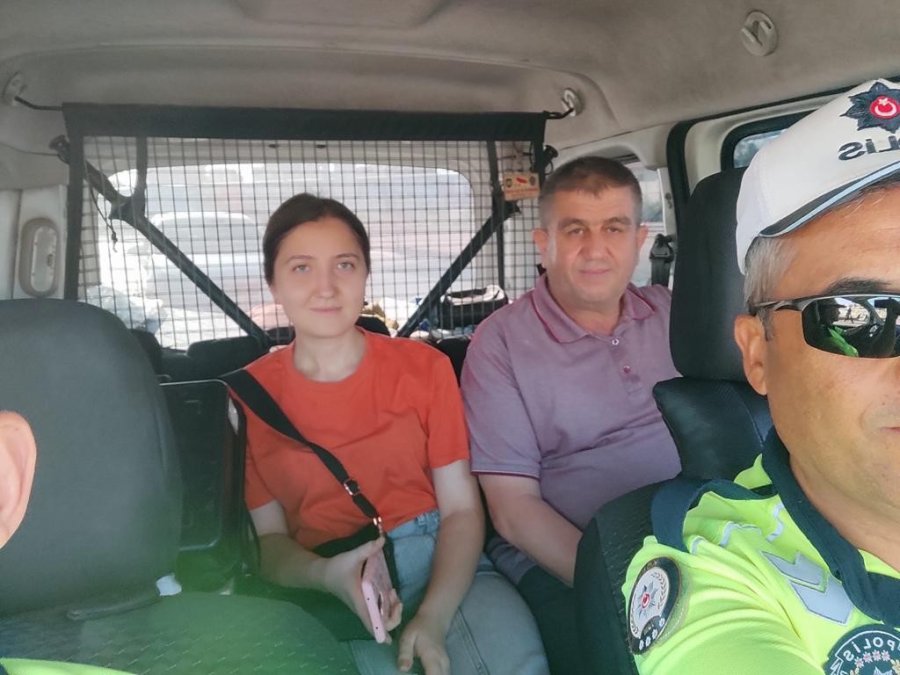 Kpss’ye Geç Kalan Öğrencilerin İmdadına Polis Yetişti