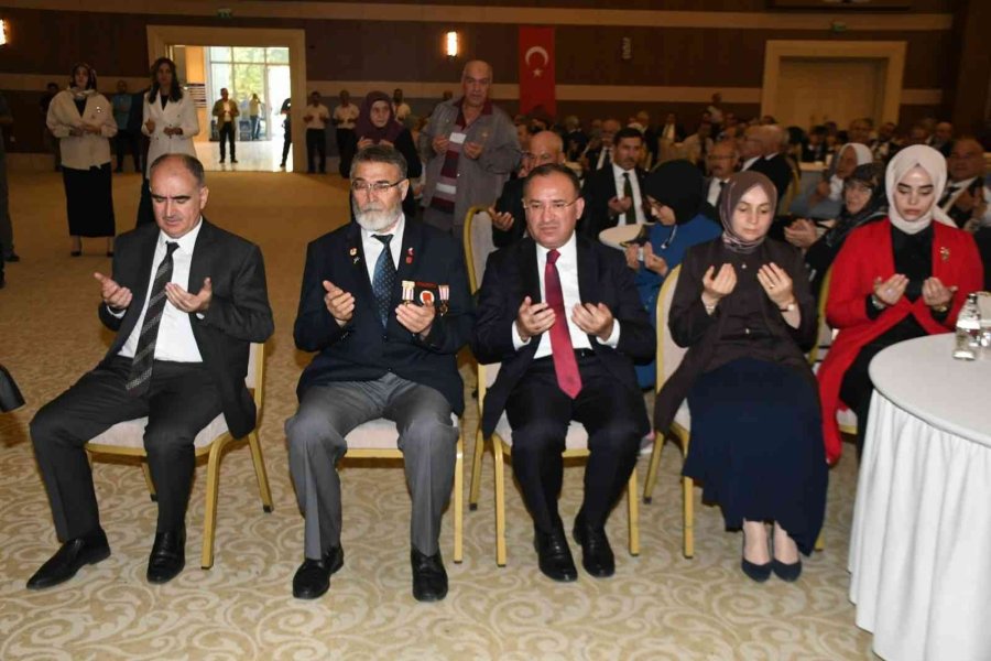 Bakan Bozdağ, Şehitler Ve Gaziler Üzerinden İstismar Yapanları Kınadı