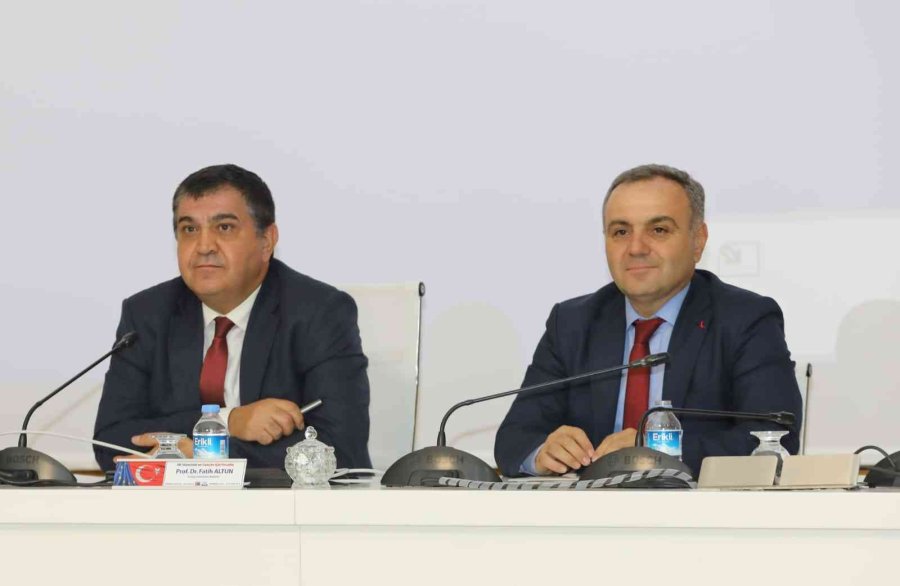 Bakan Yardımcısı Kaymakcı, Erü’de Akademisyenler Ve Öğrencilerle Buluştu