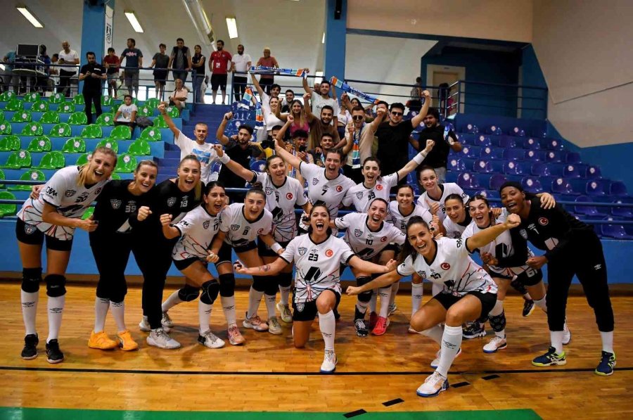 Konyaaltı’nın Mavi Kelebekler’inden Rahat Galibiyet