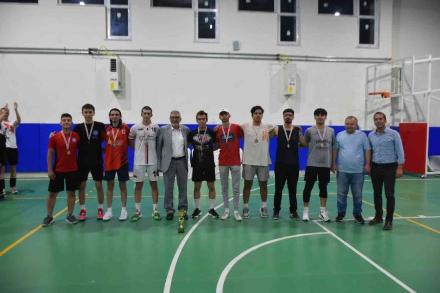 Geleneksel Voleybol Turnuvası Sona Erdi