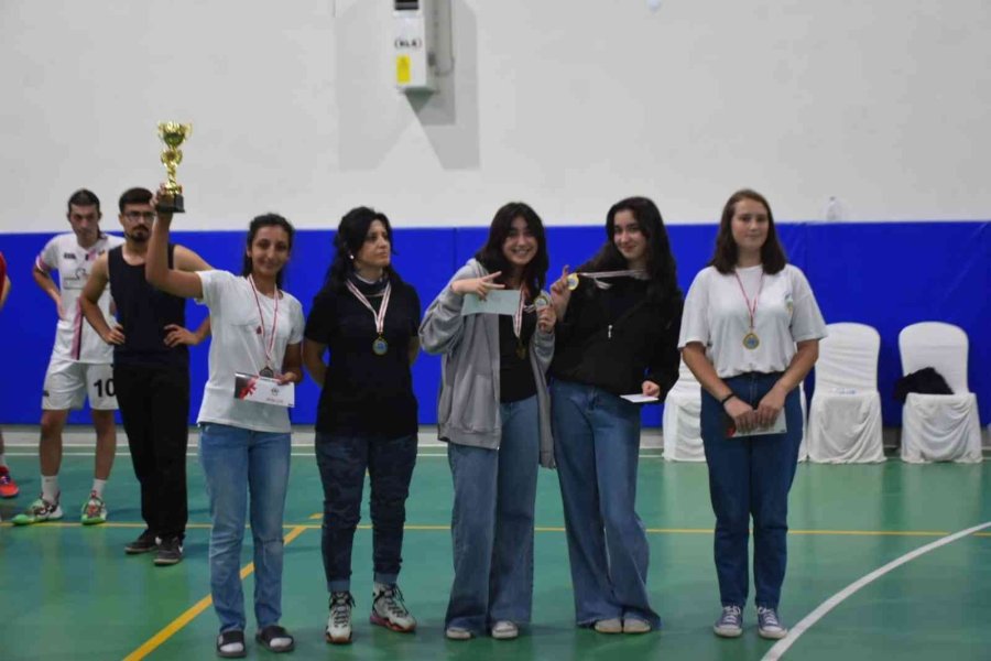 Geleneksel Voleybol Turnuvası Sona Erdi