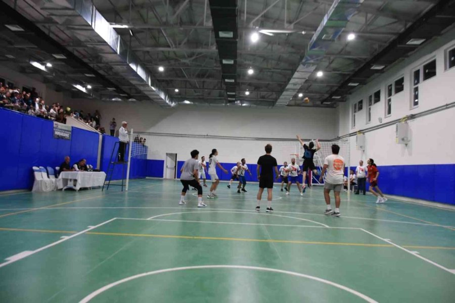 Geleneksel Voleybol Turnuvası Sona Erdi