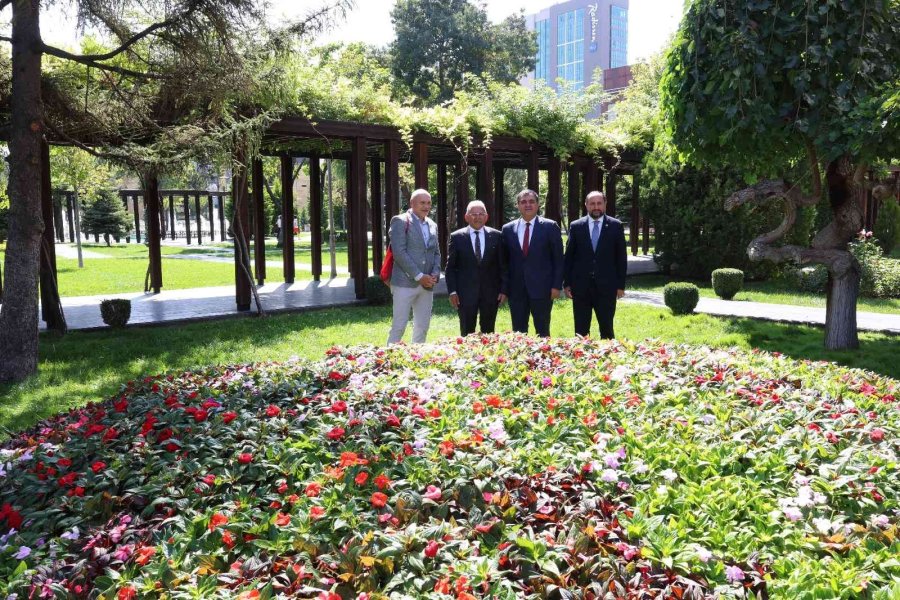 Başkan Büyükkılıç, 1 Bakan Yardımcısı Ve 3 Büyükelçiyi Makamında Ağırladı