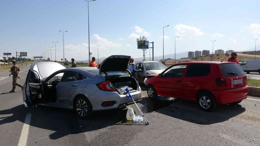 Kayseri’de 4 Araçlı Zincirleme Kaza: 4 Yaralı
