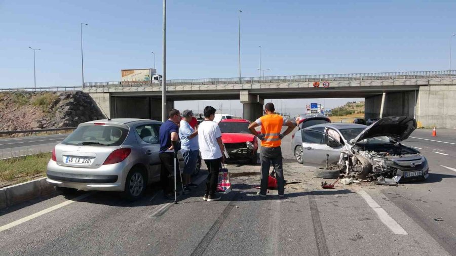 Kayseri’de 4 Araçlı Zincirleme Kaza: 4 Yaralı