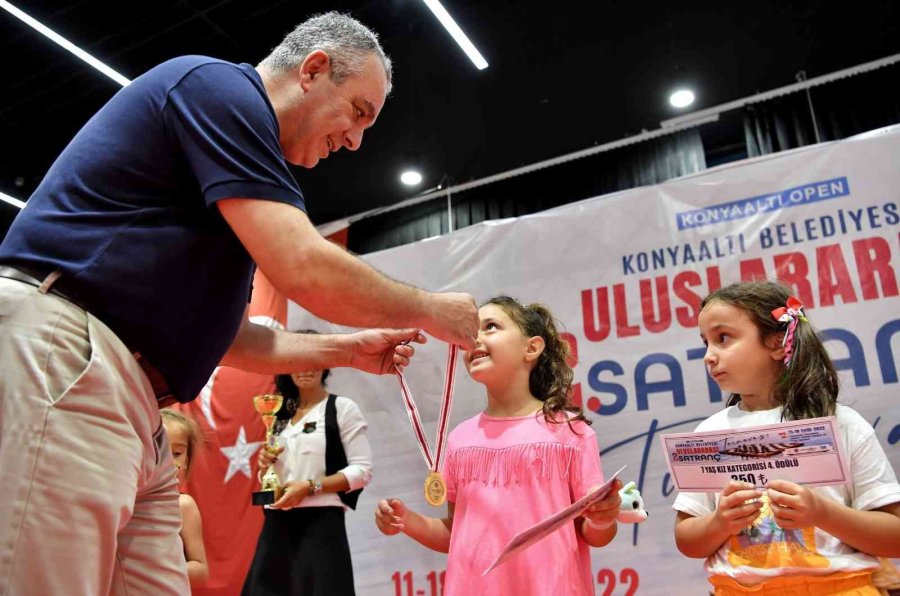 Konyaaltı’nda Uluslararası Satranç Turnuvası Sona Erdi