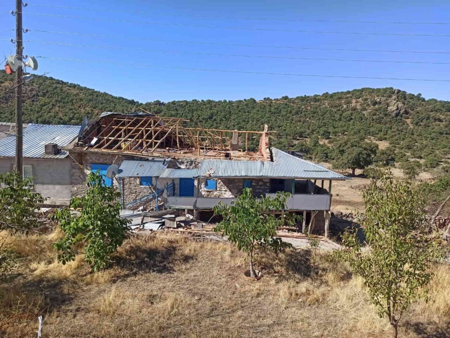 Konya’da Şiddetli Rüzgarda Çatıları Hasar Gören Evler İçin Çalışma Başlatıldı