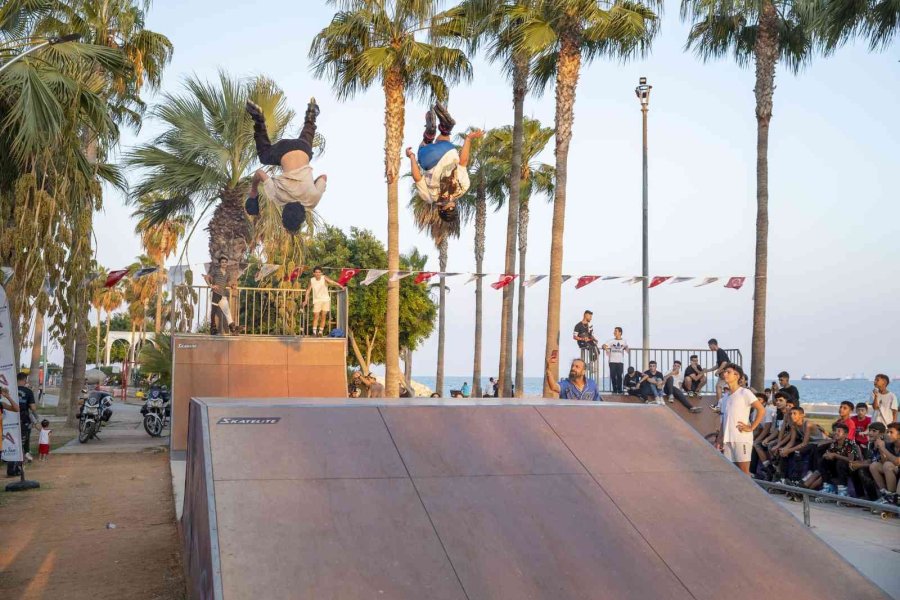 Bisikletseverler ’süslü Kadınlar Bisiklet Turu’nda Pedal Çevirdi