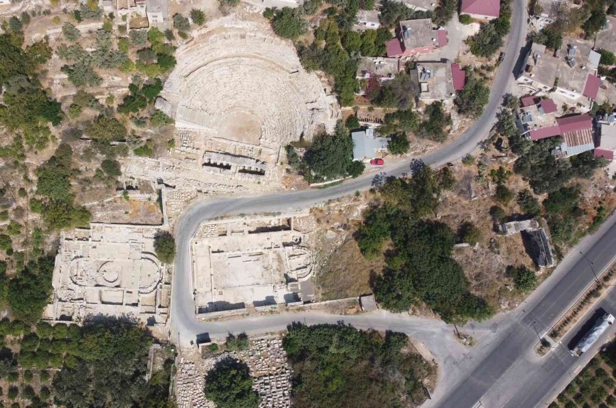 11 Bin Seramik Parçası Tek Tek Elden Geçiyor Turizme Kazandırılıyor