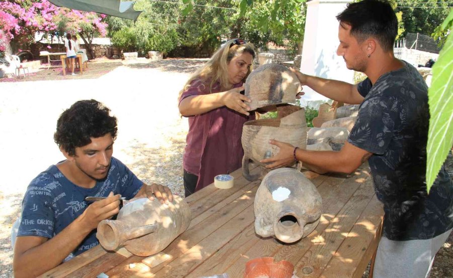 11 Bin Seramik Parçası Tek Tek Elden Geçiyor Turizme Kazandırılıyor