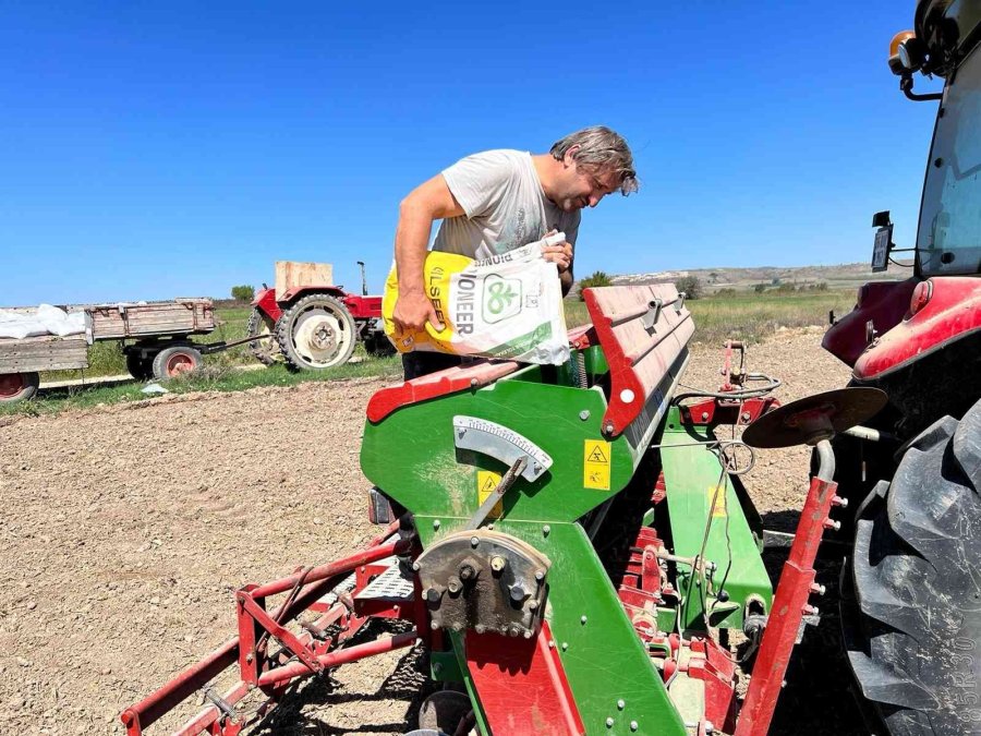 İnönü’de Yüzde 75 Hibeli Kanola Tohumları Toprakla Buluştu