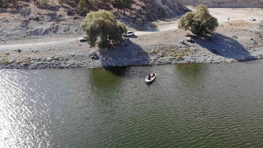 Jandarma Baraj Ve Göletleri Tekneyle Denetliyor