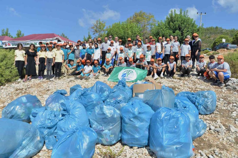 Alanya’da Toplanan Çöpler Yamaç Paraşütüyle Taşındı